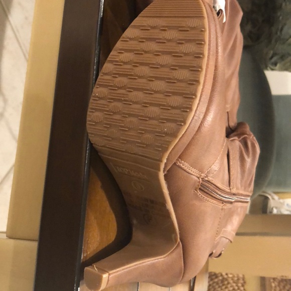 Boots - Picture 4 of 5